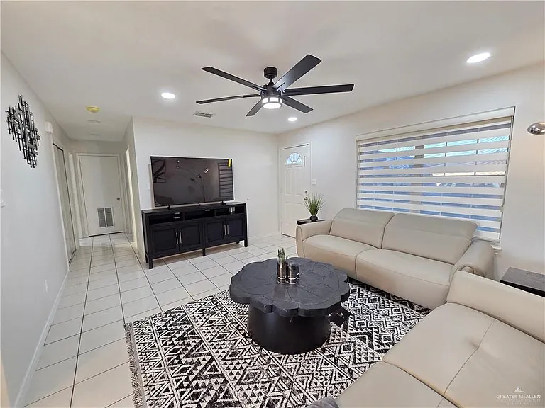 3030 Ashley Pl #H — Photo 7