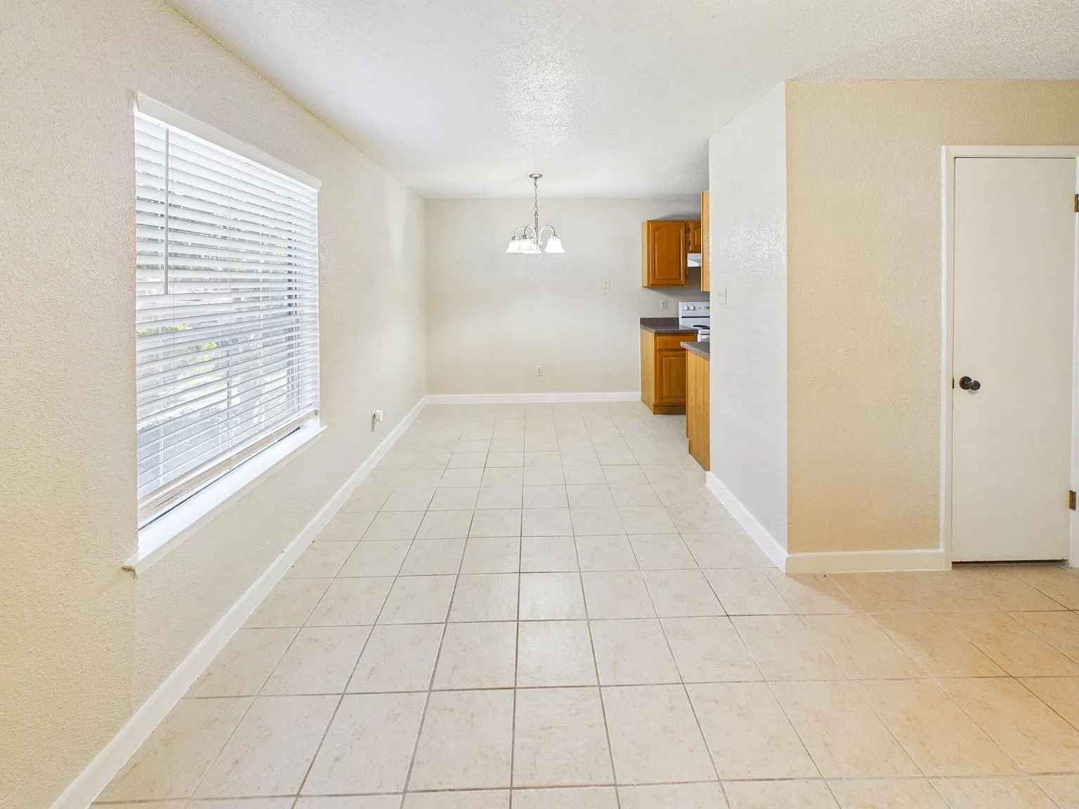 1505 D Oakdale — Photo 4