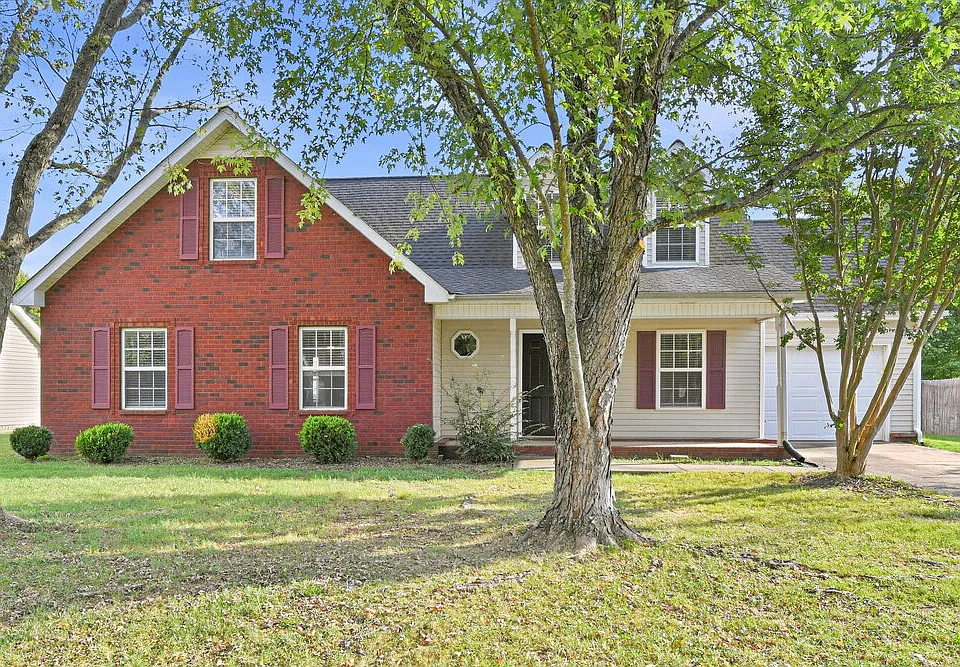 2819 Weybridge Dr