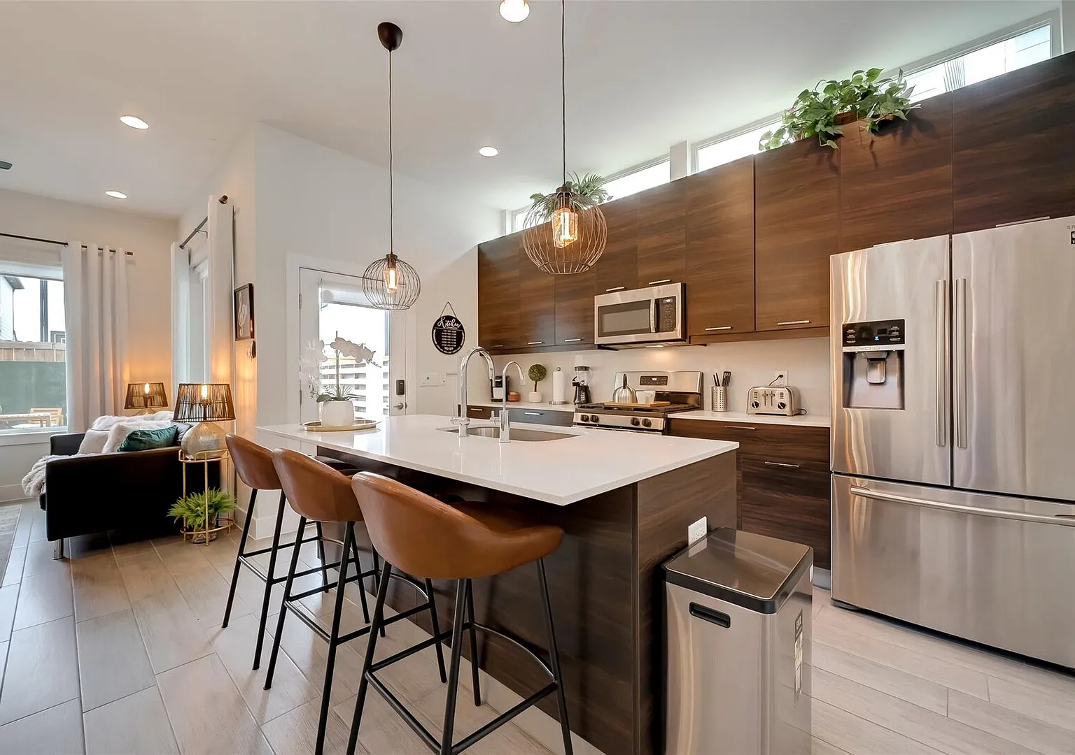 5 mins to Downtown | Tesla Charger | Sleeps 6 — Photo 4