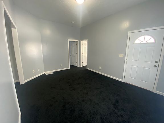 5th image of 700 S Green St