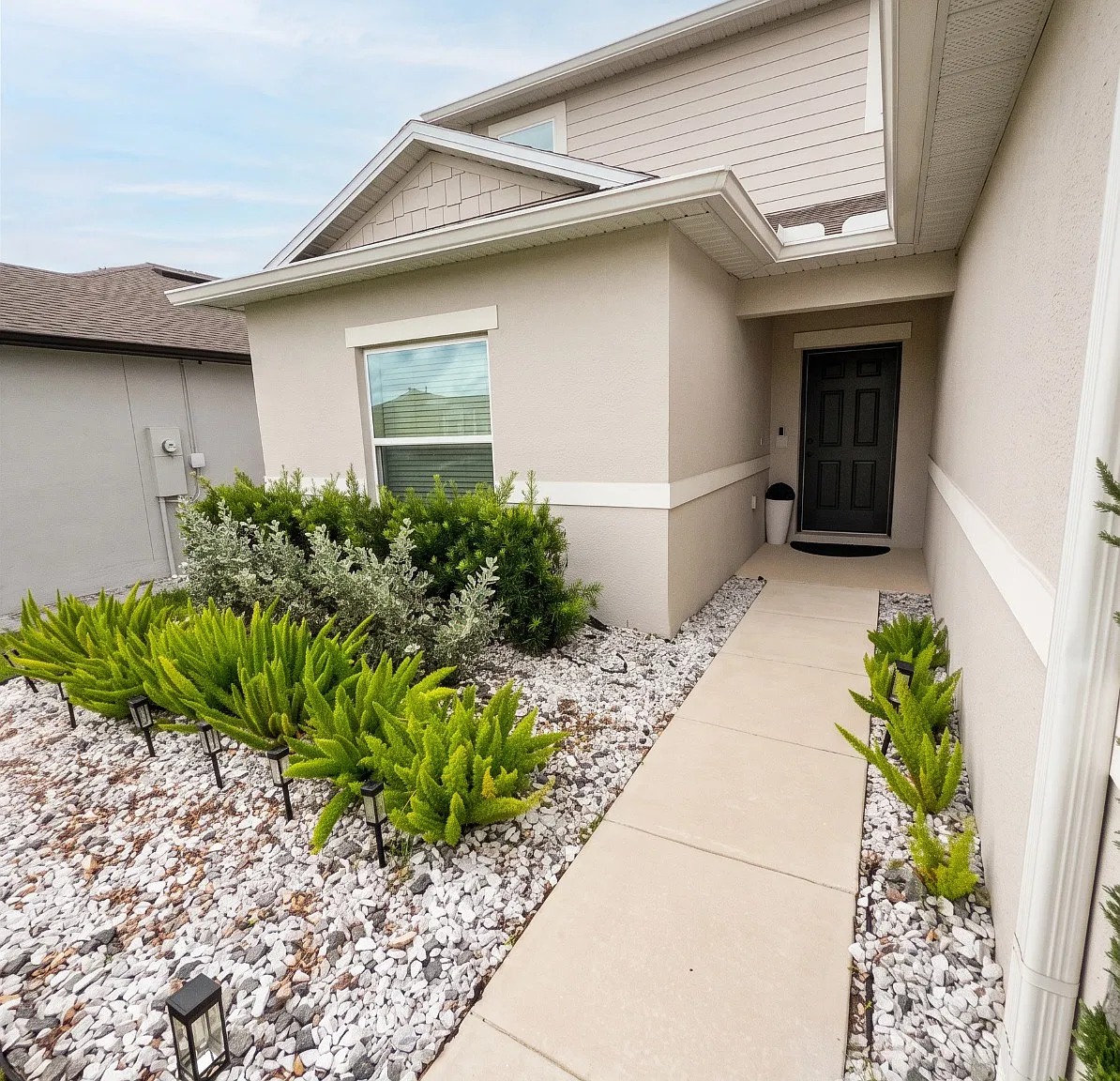 5 bed, 2328 sqft, $3,200 — Photo 2