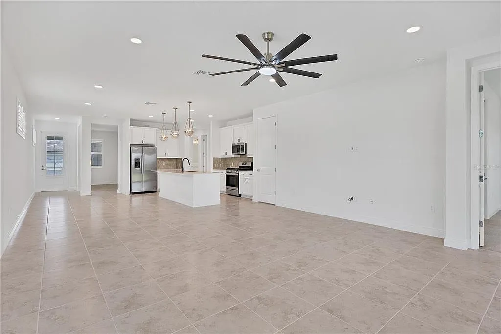 2 bed, 2.0 bath, 1798 sqft, $3,300 — Photo 4
