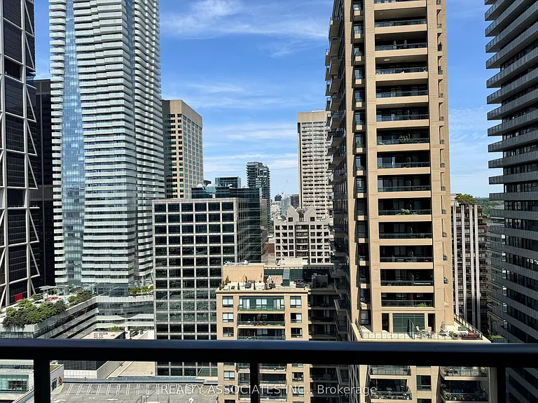 33 Charles St E #2210 — Photo 6