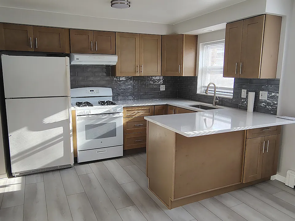 7645 W Irving Park Rd #3S