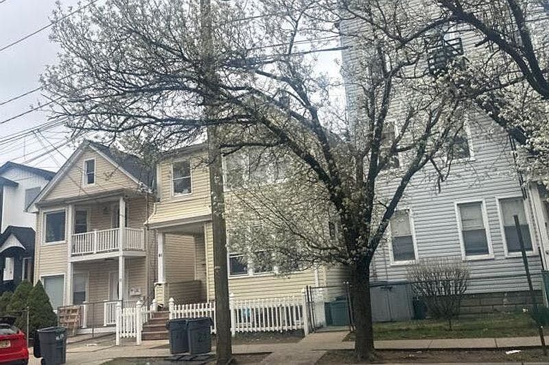 2nd image of 19 Monroe St