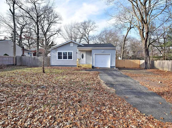 58 S Bicycle Path, Selden, NY 11784