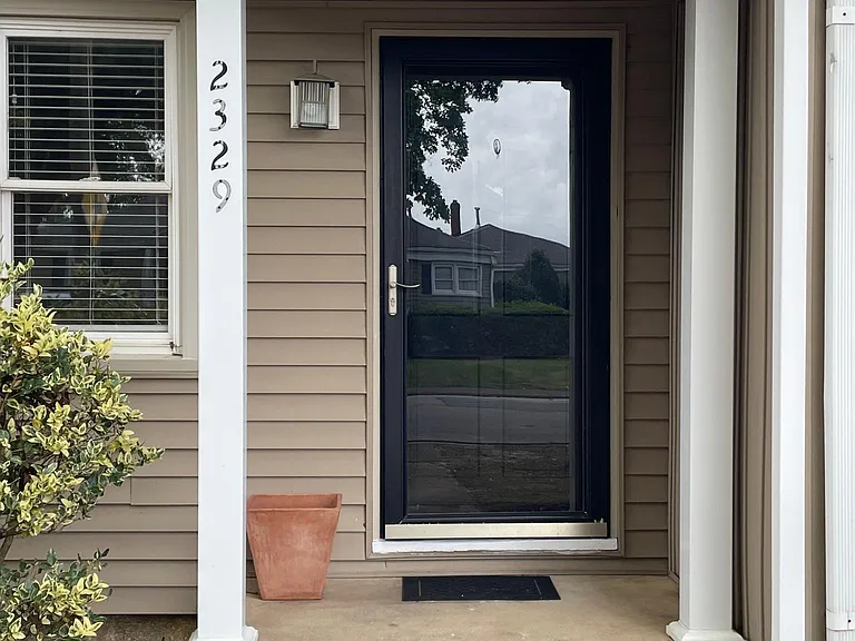2329 Bernard St — Photo 2