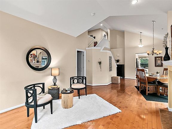 3rd image of 5909 Panorama Dr SE APT 3-101