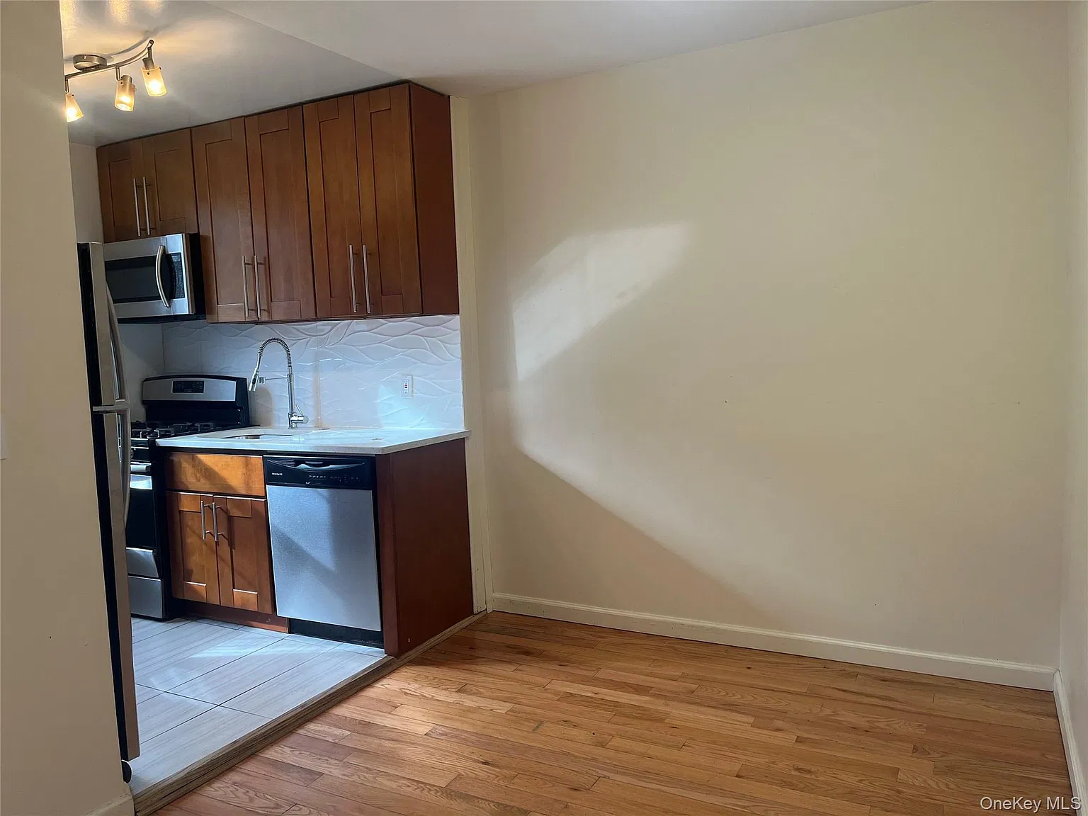 2 bed, 1.0 bath, 800 sqft, $2,990 — Photo 4