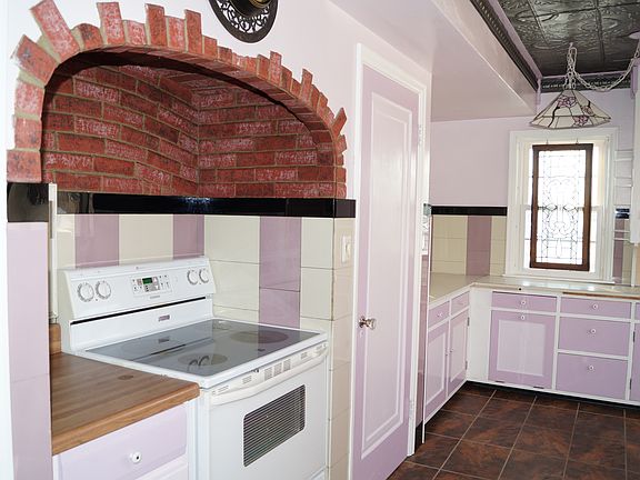 2nd image of 920 Vermillion St