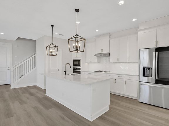 3rd image of 27 Woodworth Ln