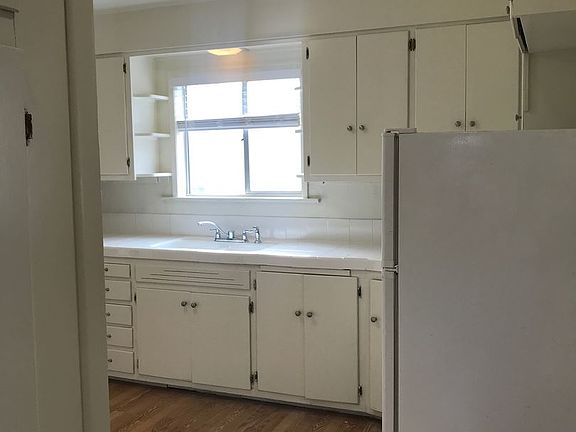 3rd image of 1921 25th St #1921