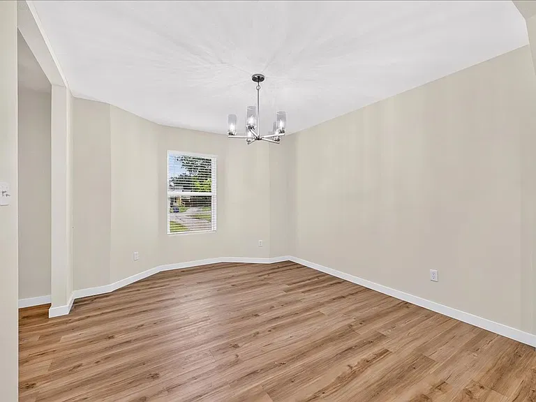 1154 Florida Ave — Photo 4