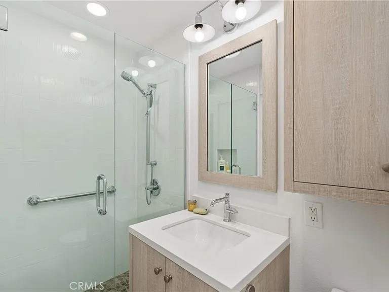 404 Loma Ter #C — Photo 15