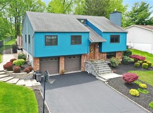 35 Creamery Dr, New Windsor, NY 12553