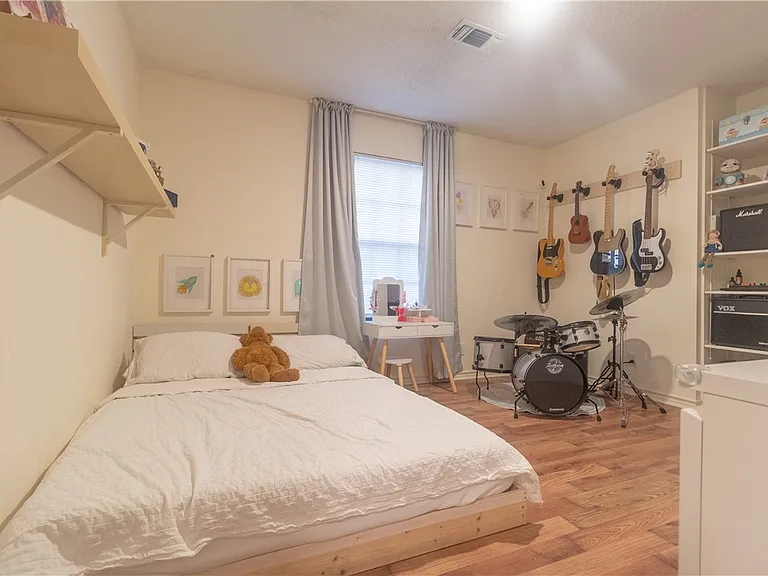2602 Arbor Dr — Photo 2