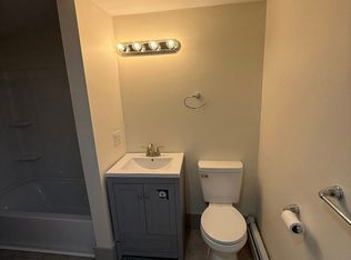 18 Railroad Ave FRONT 2, Taunton, MA 02780