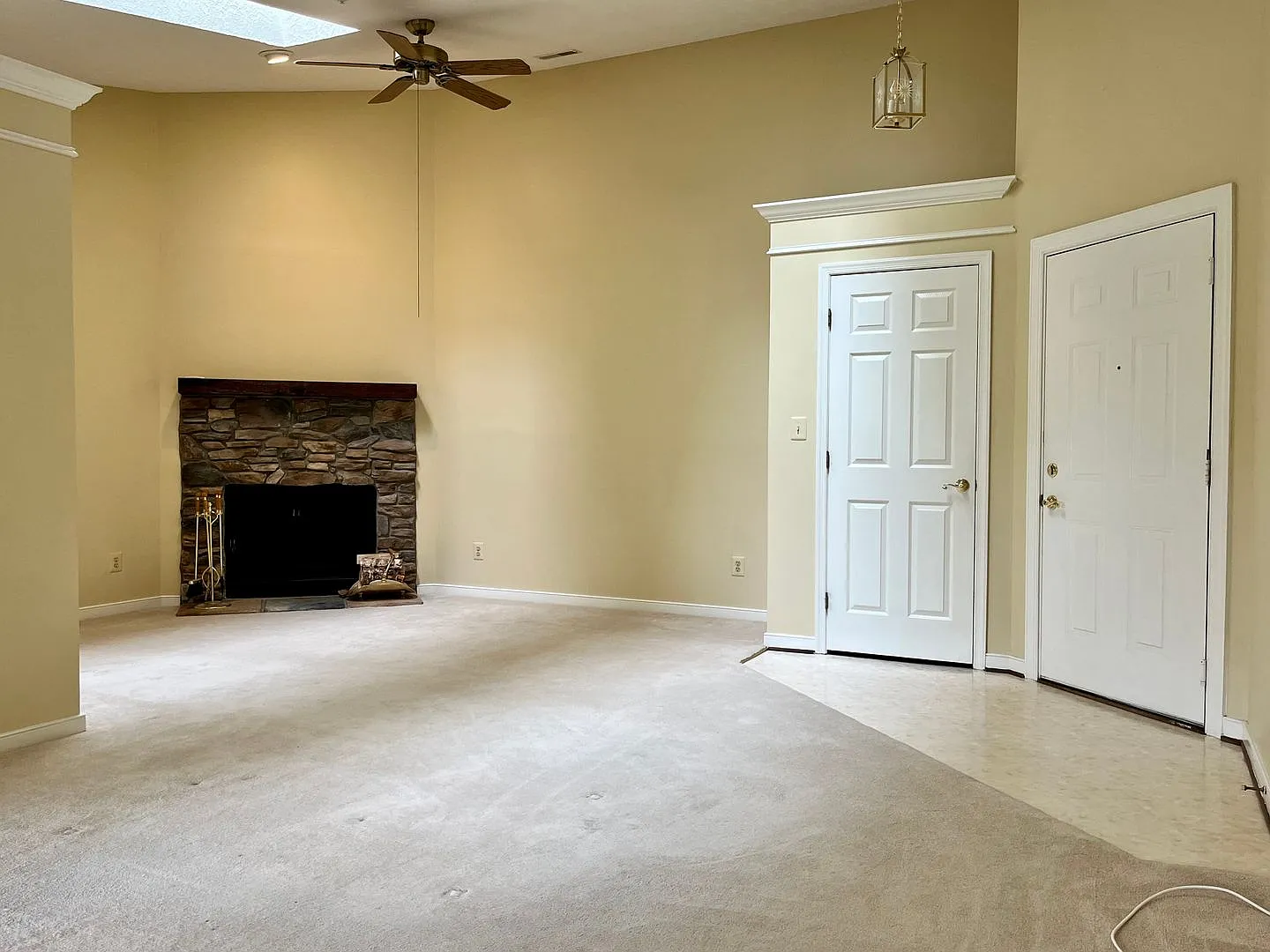 Charming 2 Bedroom/2 Bathroom Apartment Unit in Pond Condos! — Photo 4