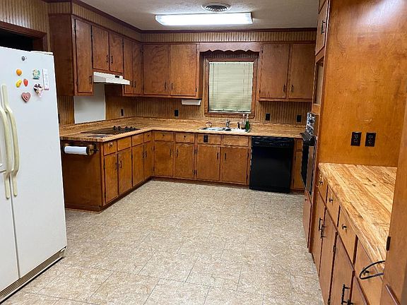 3rd image of 273 Rogers Ave