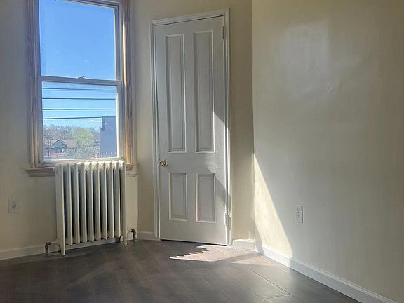 4th image of 312 Kiswick St Floor 2
