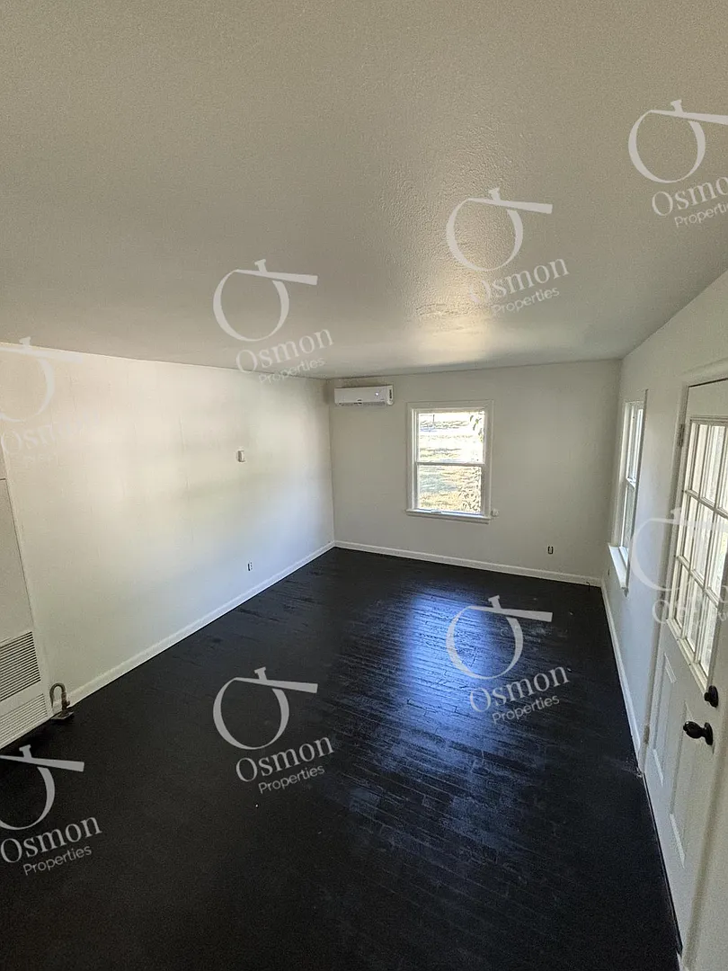 3 bedroom 1 bathroom house — Photo 2