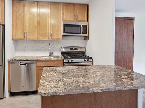 4th image of 300 E 33rd St APT 1H