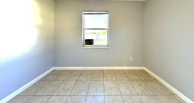 5566 Kelly Dr N — Photo 16