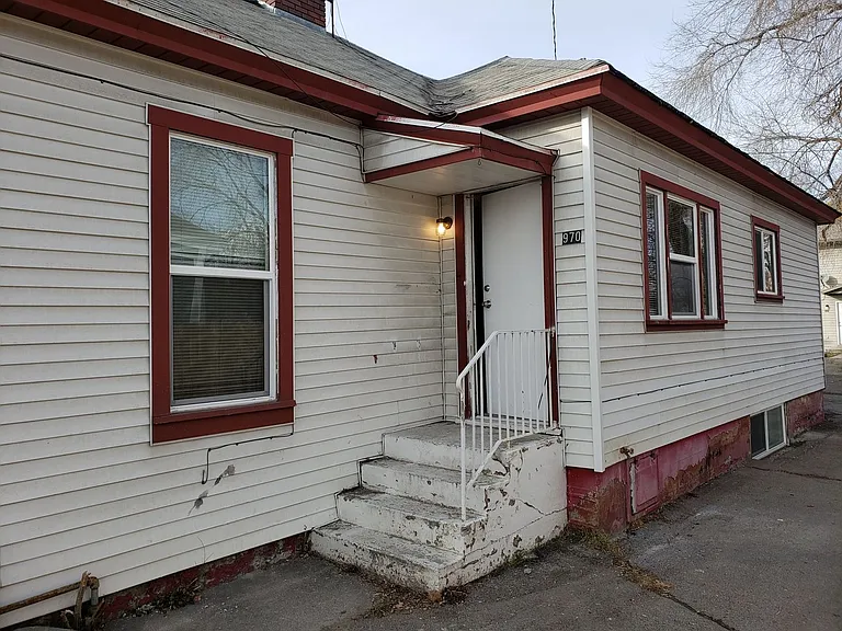 966 W Center St — Photo 2