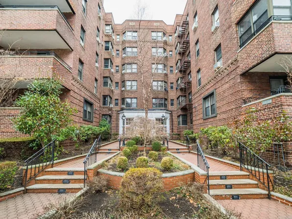 69-40 Yellowstone Boulevard image 16 of 18