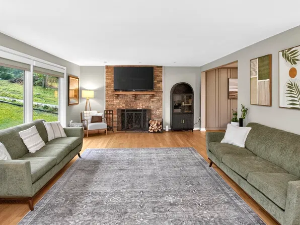 9077 Old Charlotte Pike, Pegram, TN 37143