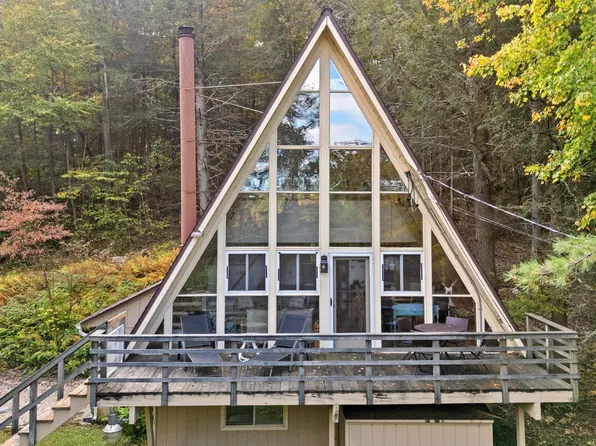 22 Limerock Ln, Monterey, MA 01245
