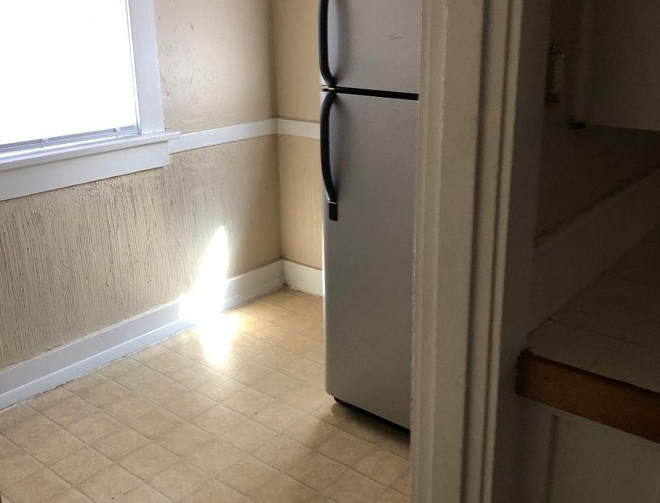 2nd image of 1605 S Taylor St APT A