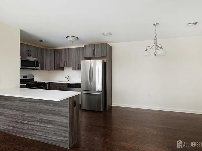 1400 Saint George Ave #303 — Photo 10