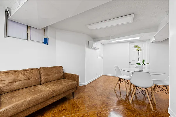 Rented by Aron Fried, LREB | media 29