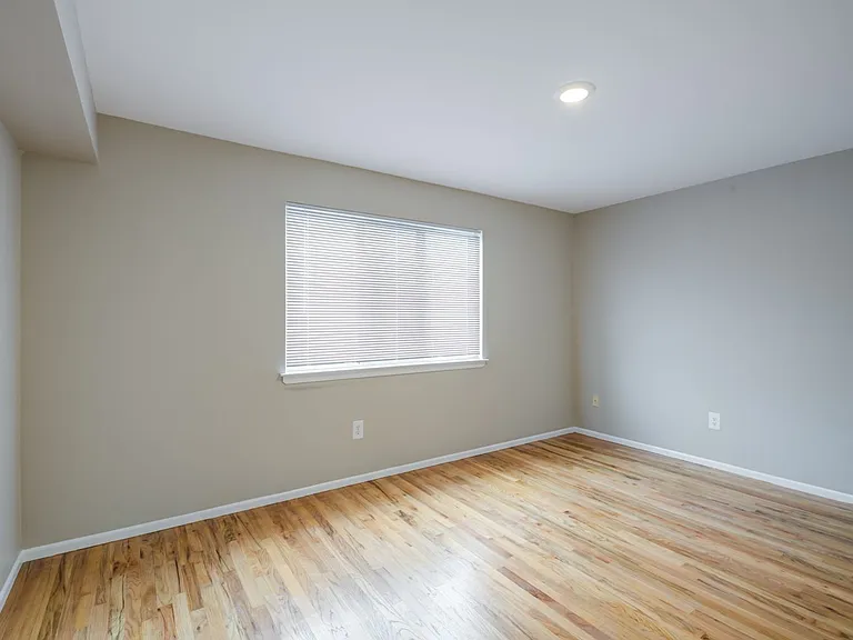 Seaview Apartments — Photo 11