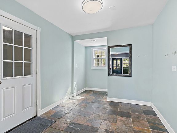 5th image of 1125 Lancaster Ct