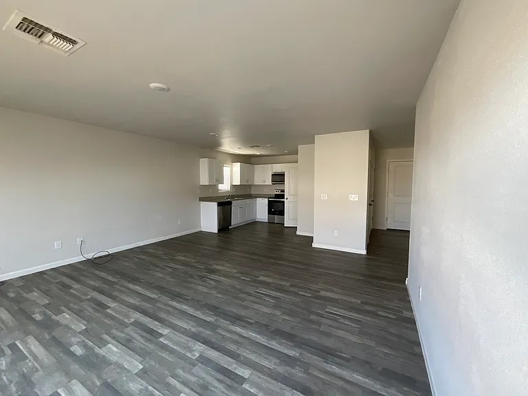 2405 Village Dr — Photo 26