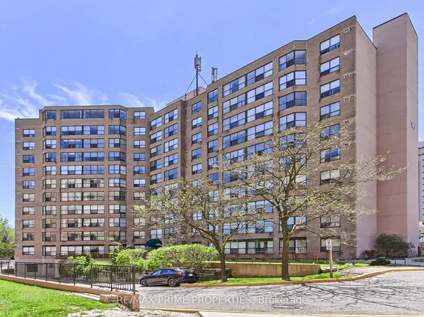 250 Davis Dr #603, Newmarket, ON L3Y 7T7