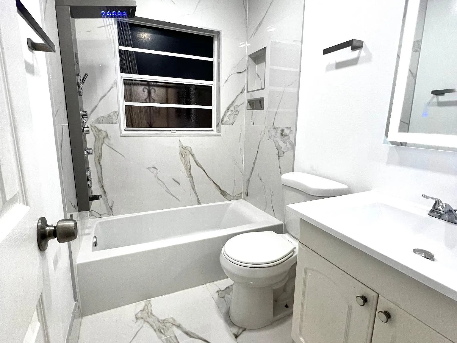 7252 Abington Ave — Photo 2