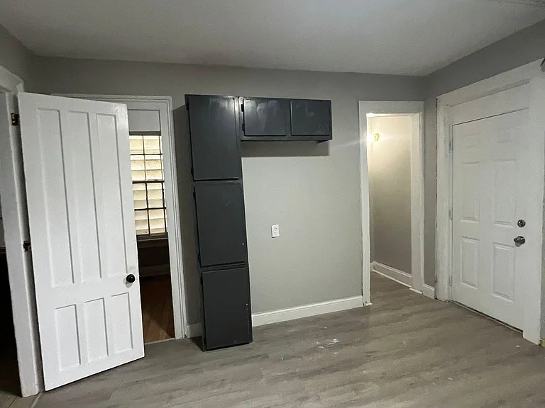 684 2nd Ave #1R — Photo 3