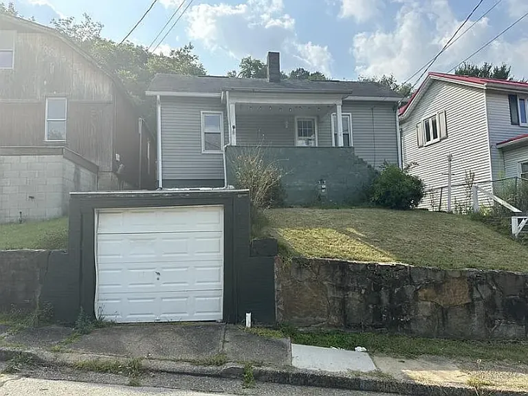 802 Western Ave — Photo 1