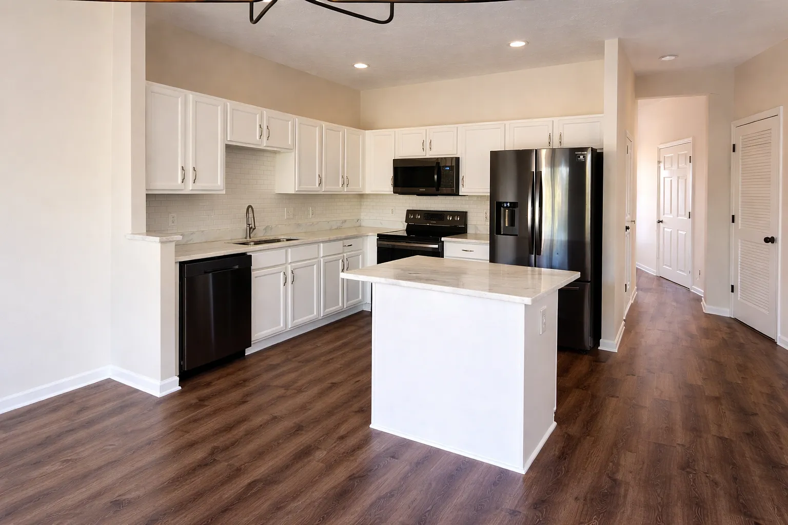 3 bed, 2.5 bath, 1424 sqft, $1,995 — Photo 1