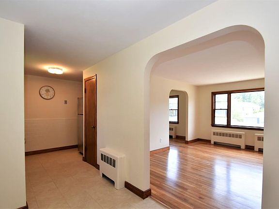 5th image of 40 Babcock St