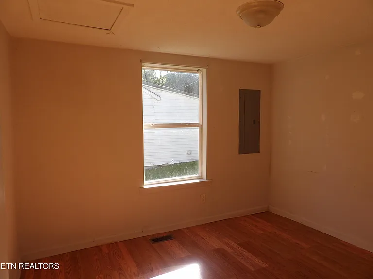332 Cleveland St — Photo 10