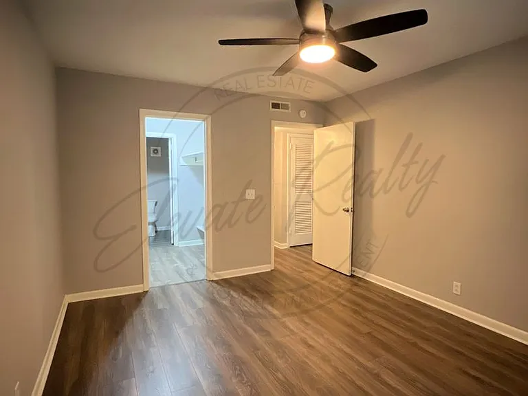 555 N Dupont Ave #C53 — Photo 22