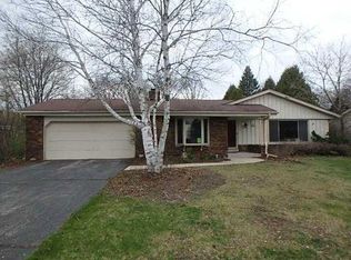 W223N2277 Meadowood Ln, Waukesha, WI 53186