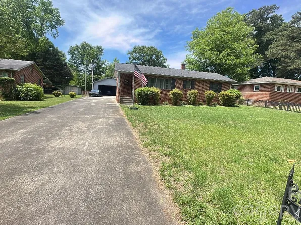 400 Briarwood Dr, Charlotte, NC 28215