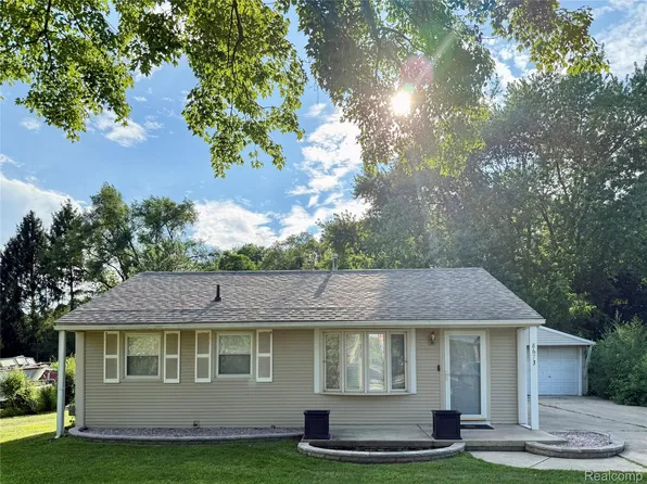 8673 N Hix Rd, Westland, MI 48185