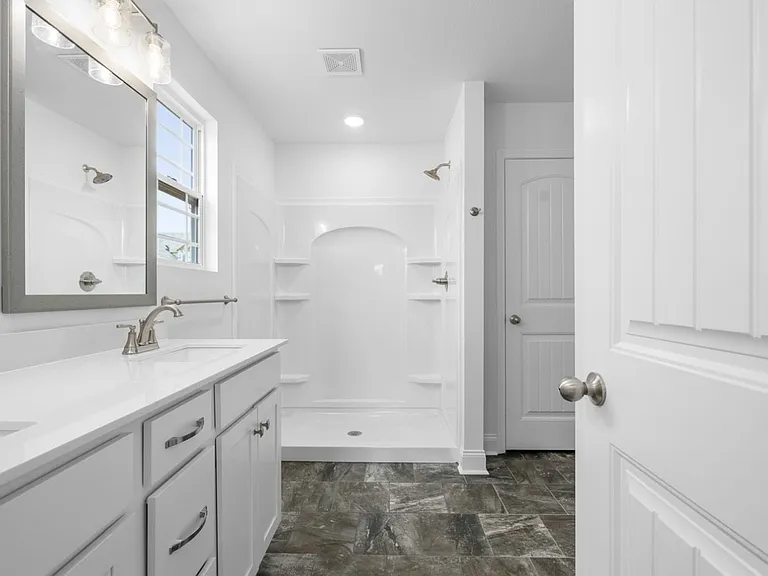 1360 Harmon Ln — Photo 17